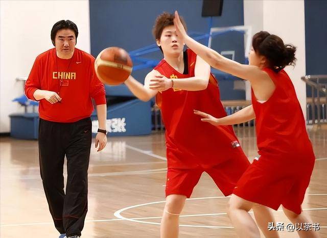 孙凤武现状:胖了很多,曾为前途娶恩师女儿,退休后专注篮球教学