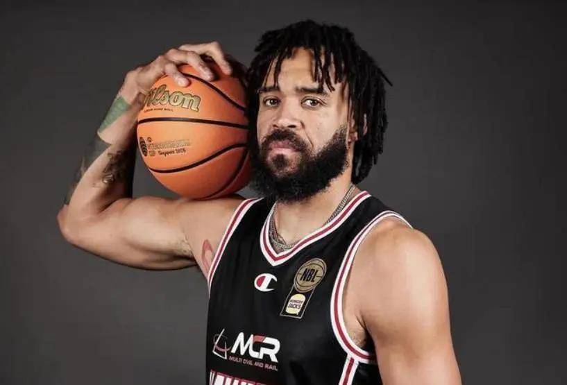 北京首钢队买断麦基,NBA冠军中锋辅佐周琦,冠军志在必得