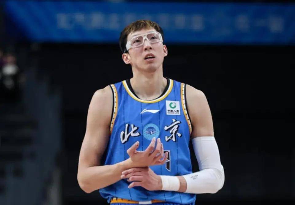 北京首钢队买断麦基,NBA冠军中锋辅佐周琦,冠军志在必得